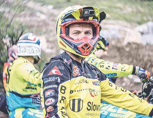 SPRAVODAJSTVO, SERVIS 25 ŠTEFANOVI SVITKOVI sa mierne skomplikovala príprava na Rely Dakar Zbrúsili mu zlomený prostredník Zdá sa, že si slovenský motocyklista Štefan Svitko tohto roku ešte