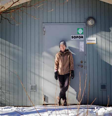 Svankärret fick lägre sophämtningskostnader och satsade på solceller Svankärrets samfällighetsförening i Uppsala tröttnade på ett trist kretsloppsrum, överfulla sopkärl och bristande källsortering.
