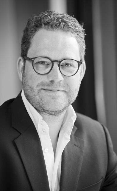 pianist. Han var bland de första dirigenterna som fötts och utbildats i USA som fick ett internationellt erkännande.