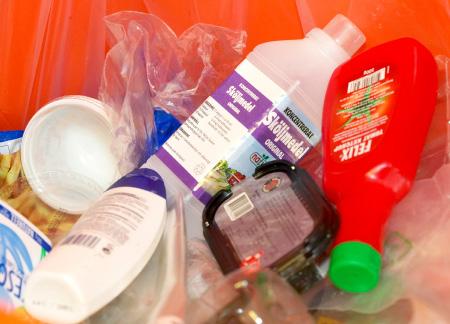 behållare För glödlampor, lågenergilampor, småbatterier och småelektronik används vanligtvis plastboxar på 25 liter