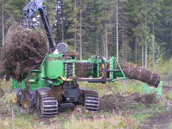 buntarna i likhet med hur balar vid vallskörd görs. Metoden innebär att skotaren kan köra över avverkningstrakten samtidigt som den buntar groten.