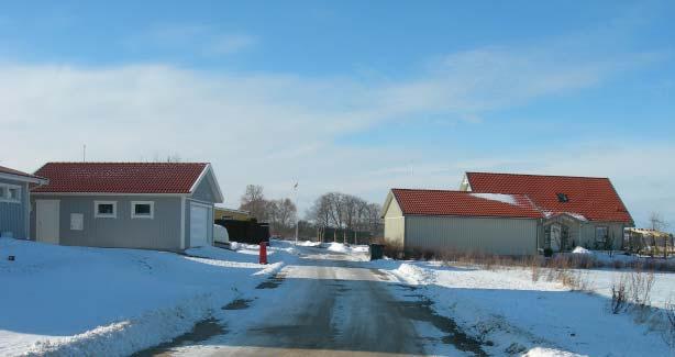 Ungefär mitt i programområdet ligger Flöjavägen som löper norrut mot Fleninge allmänning med några gårdar placerade längs sin sträckning.
