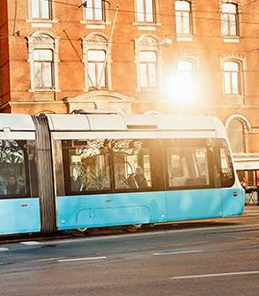 Färdplansunderlaget innehåller förslag inom flera områden. Förslagen rör framför allt olika sätt att styra utvecklingen politiskt. Generella styrmedel Klimatvisionen bör genomsyra politiken.