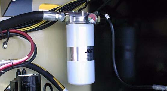 AVSNITT 6 ALLMÄNNA SPECIFIKATIONER OCH UNDERHÅLL 4. Hydraulreturfilter 5.