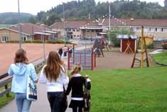 BOKENÄS SKOLA KOMMUNAL F 6 210 elever Välkommen till vår trivsamma skola! Hos oss möter du en stabil personalgrupp med ett väl fungerande samarbete.