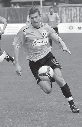 14 FUTBAL pondelok 23. 9. 2013 RUŽOMBEROK: Lešňovský Ondrek (81. Bartoš), Greššák, Nosek, Maslo Zošák (52. Nagy) Zreľák, Tawamba, Ďubek, Almaský (79. Serečin) Lačný. Tréner J. Vukušič. CORGOŇ LIGA 11.