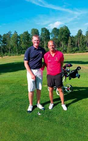 På hål 9 chippade Gustav på pinnen och var nära en eagle! Putten satte han för birdie och saken var klar.