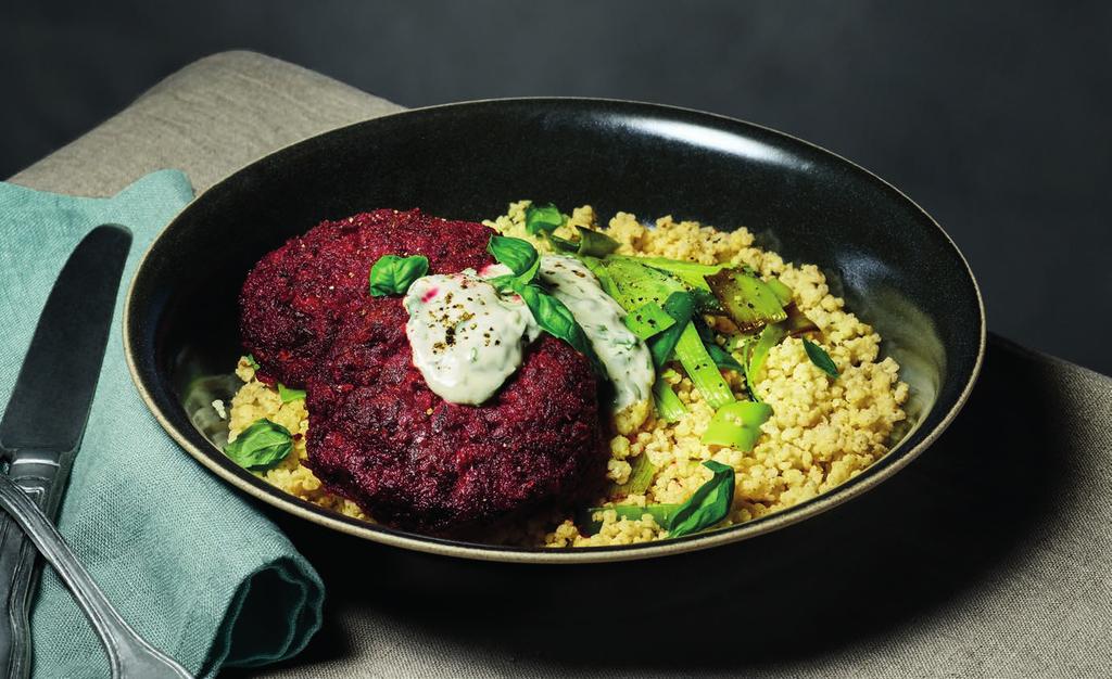 RECEPT 4 35 min 423 kcal/port Fett 18g Kolhydrater 40g Protein 24g Rödbetsbiffar med mjukstekt lök Rödbetor, kikärter, vitlök och kryddor blir goda vego-biffar.