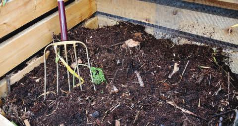 6.5 Behandling av biooch trädgårdsavfall Med bioavfall avses nedbrytningsbart hushålls avfall, matrester, växternas blast och skal av frukter och grönsaker, kaffesump osv.