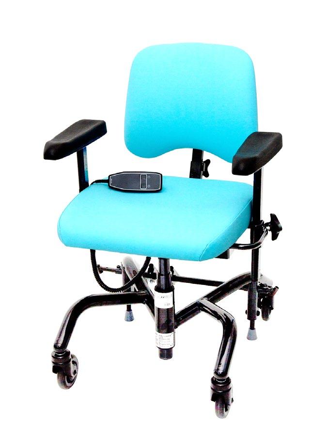 ErgoMedic sittsystem med extra hög ryggplatta medför en säker och bra sittställning. Körbygel underlättar för personalen att transportera patienten sittande i stolen.