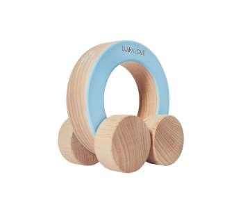 ha en giftfri och säker bil. En miljövänlig och pedagogisk träleksak som kan användas som skallra, bitring och bil. Den enkla men läckra formen gör att ODA älskas av både barn och vuxna.