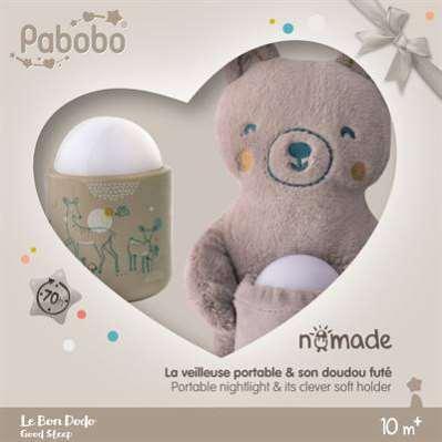 Pabobo Nomad Nattlampa - Lyser länge, upp till 70 tim - Färdigladdad på 5 timmar - Ljussensor med auto på/ av - Liten och bärbar, väger 70 g - LED-lampa, blir ej varm - Passar alla stickkontakter
