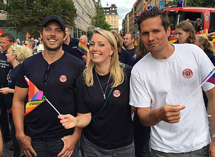 TRE MEDARBETARE DELTOG PÅ STOCKHOLM PRIDE TILLSAMMANS MED 80 KOLLEGOR FRÅN ANDRA RÄDDNINGSTJÄNSTER OCH FRÅN MYNDIGHETEN FÖR SAMHÄLLSSKYDD OCH BEREDSKAP.