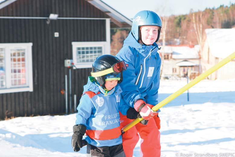 RAGNHILDSBORGSBACKEN Foto: Roger Strandberg Vår vision är att Ragnhildsborgsbacken ska vara en attraktiv mötesplats för ungdomar och familjer och erbjuda upplevelser av vintersport, friluftsliv, snö