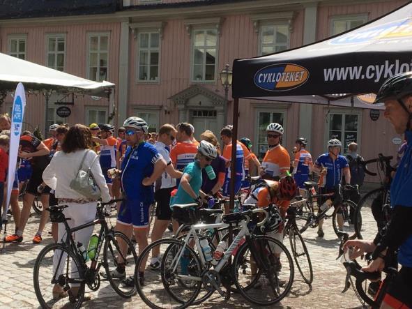 Start och mål var som traditionsenligt på Bondtorget.