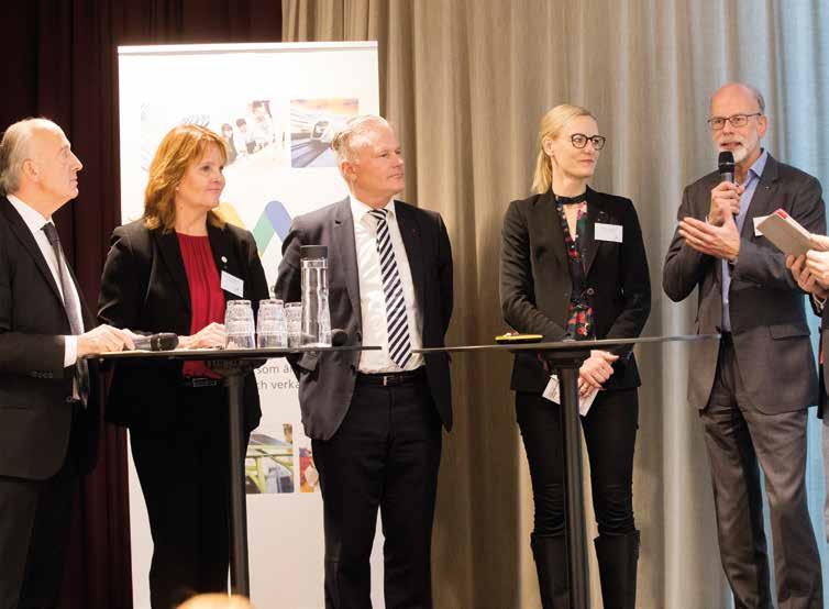 Stockholm-Mälarbänken i riksdagen möter Mälardalsrådet. Från vänster: Robert Halef (KD), Nina Lundström (L), Hans Ekström (S), Erika Ullberg (S) och Erik Langby (M). heter och synpunkter.