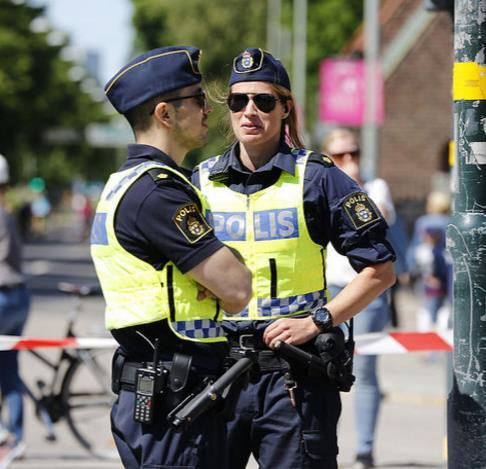 Medborgarlöftet- Norrmalms stadsdel Polisen ska genomföra minst två riktade insatser mot kriminella nätverk som vistas i Stockholms innerstad Polisen ska genomföra minst två riktade insatser mot