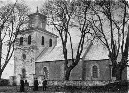 Sammanfattning av utförda åtgärder Samtliga plåtavtäckta takfall på Norra Strö kyrka har våtblästrats och därefter målats om.