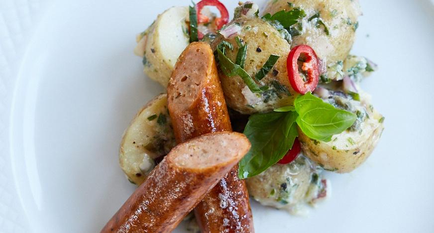 Laxkorv med fransk potatissallad 40 min 4 portioner Lätt 8 laxkorvar från