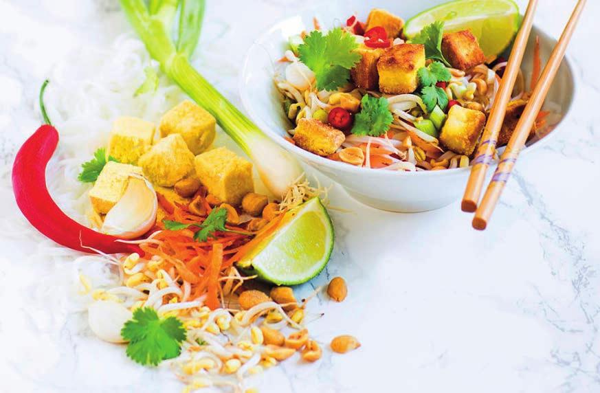 RECEPT 2 30 min 483 kcal/port Fett 21% Kolhydrater 64% Protein 15% Pad thai med tofu Nudlar, tofu och grönsaker i en härlig blandning.
