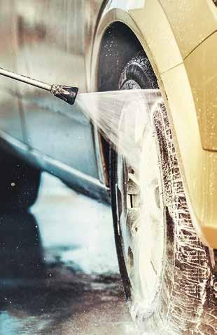 10 VATTEN OCH AVLOPP TEXT: ULRIKA NAEZER FOTO: SHUTTERSTOCK & DAWID SOBOLEWSKI När du tvättar bilen spolas olja, tungmetaller och andra skadliga partiklar med.