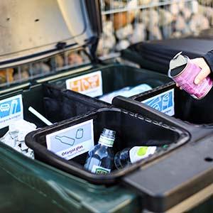 FNI, en närmare återvinning Ungefär en tredjedel av hushållen källsorterar sina förpackningar och tidningar nära sin fastighet, i miljöbodar, källare eller på villauppfarten.