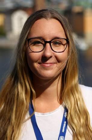 NAMN: Emmi Lind ÅLDER: 24 år ORT: Stockholm ARBETAR/STUDERAR: Studerar kandidat i mänskliga rättigheter.