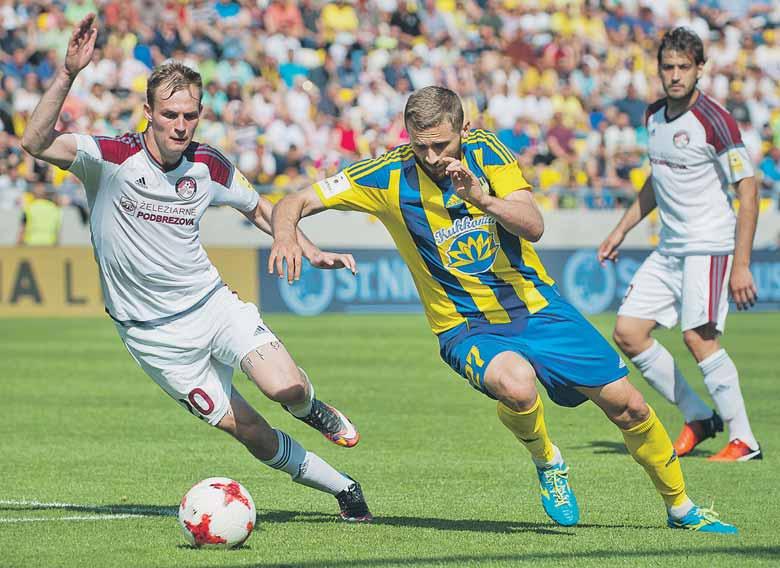 10 FUTBAL pondelok 15. 5. 2017 NAŠA LIGA 31. KOLO Ružomberok jeden triumf od pohárovej Európy DUN. STREDA PODBREZOVÁ 2:2 (1:1) DUNAJSKÁ STREDA: Slávik - Živkovič, Michalík (85.