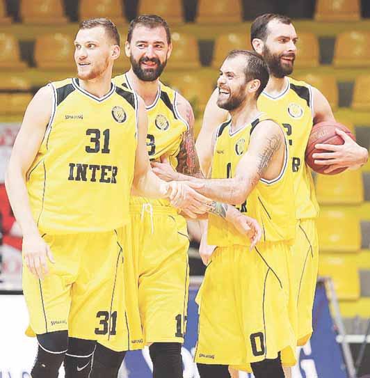 BASKETBAL, TENIS 23 SLOVENSKÁ BASKETBALOVÁ LIGA TRETÍ ZÁPAS FINÁLE PLAY-OFF LIGOVÝ TELEGRAM Ešte žiadny tím SBL, ktorý vo finále či inej sérii play-off prehrával 0:3, nedokázal otočiť na 4:3.