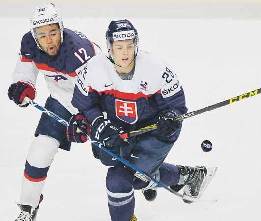 6 HOKEJ pondelok 15. 5. 2017 MAJSTROVSTVÁ SVETA V HOKEJI KOLÍN NAD RÝNOM, PARÍŽ 5. 21. MÁJA 2017 Víkendová Strela do masky od Hanifina brankára Júliusa Hudáčka poriadne bolela.