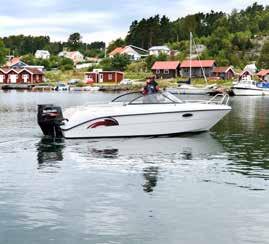 Den öppningsbara vindrutan och trappans centrala placering ger en lika enkel och säker passage mellan