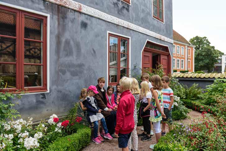 Program för skolan Här presenterar vi visningar och program på olika teman i friluftsmuseet och i utställningarna på Kulturen i Lund, och även på några av våra andra besöksmål. Läs mer på www.