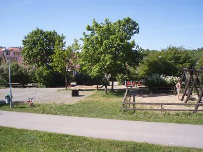 parkmark mitt inne i Skånstas