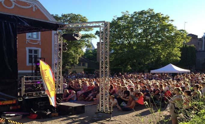 Mårtenstorget vid Krognoshuset Adress: Mårtenstorget 3 Parkering: På Mårtenstorget Toalett: Vid Bothulfsplatsen