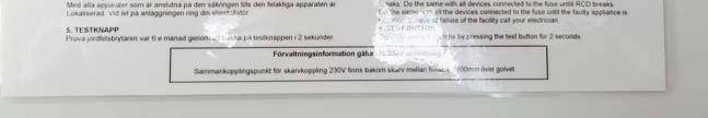 Huvudsäkringen för din lägenhet sitter i din el central och varje lägenhets el central är även avsäkrad i husets centrala elskåp.