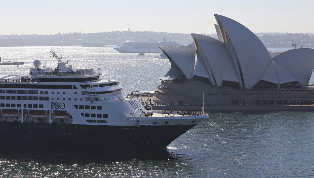com Princess cruises 19Ett av de största rederierna med 17 fartyg. De två största, Regal och Royal Princess, tar runt 3 500 gäster.