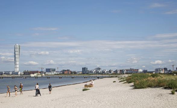 Limhamn en levande småstad i storstaden 1. Öresundsbron 2. Limhamns Fiskerökeri och Mastio 3. Hylliekrokens golfcenter 4. Ribergsborgsstranden 5. Turning Torso 6. Emporia köpcentrum 7.