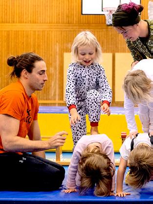 Dessutom får Norrby en målning som kommunicerar med den i Biskop. Rapparna Aran Wehby och Nadja Häikiö Foto: Peter Svenson Itäsaari håller i skrivande workshop/ spoken word 3 4 april.