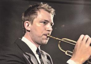 Pipsa Juslin är född 1968 i Tavastehus, Finland. Hon började sina musikstudier i församlingens ungdomsorkester som 9-åring med trumpet som huvudämne.