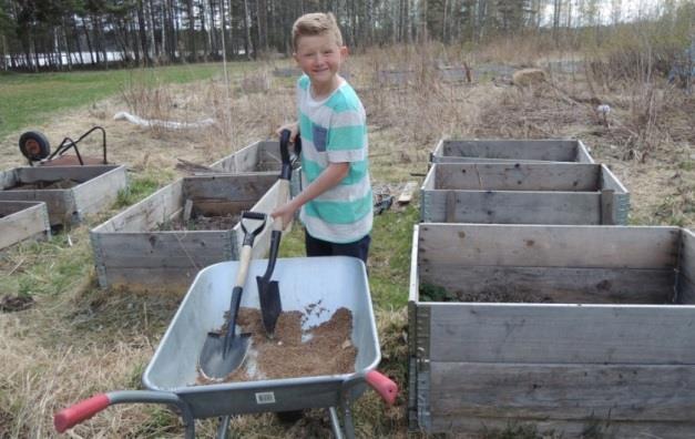 Är skolgården utformad med tanke på utveckling och lärande? Förskole- och skolgårdar upp till åk 6 skattas ha bra förutsättningar för lärande vilket inte åk 7-9 anses ha.