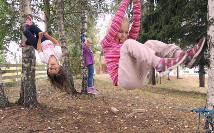 2.3 Utmanande fysisk aktivitet Barn och ungdomar rör sig allt mindre och ska ha möjlighet att pendla, balansera, klättra och hänga på sin grundskolegård.