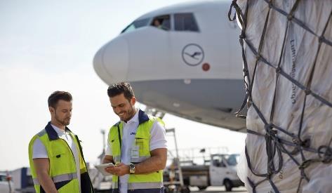 - Lösningar för hela transportkedjan ROAD AIR SEA SOLUTIONS Inrikes- och internationell