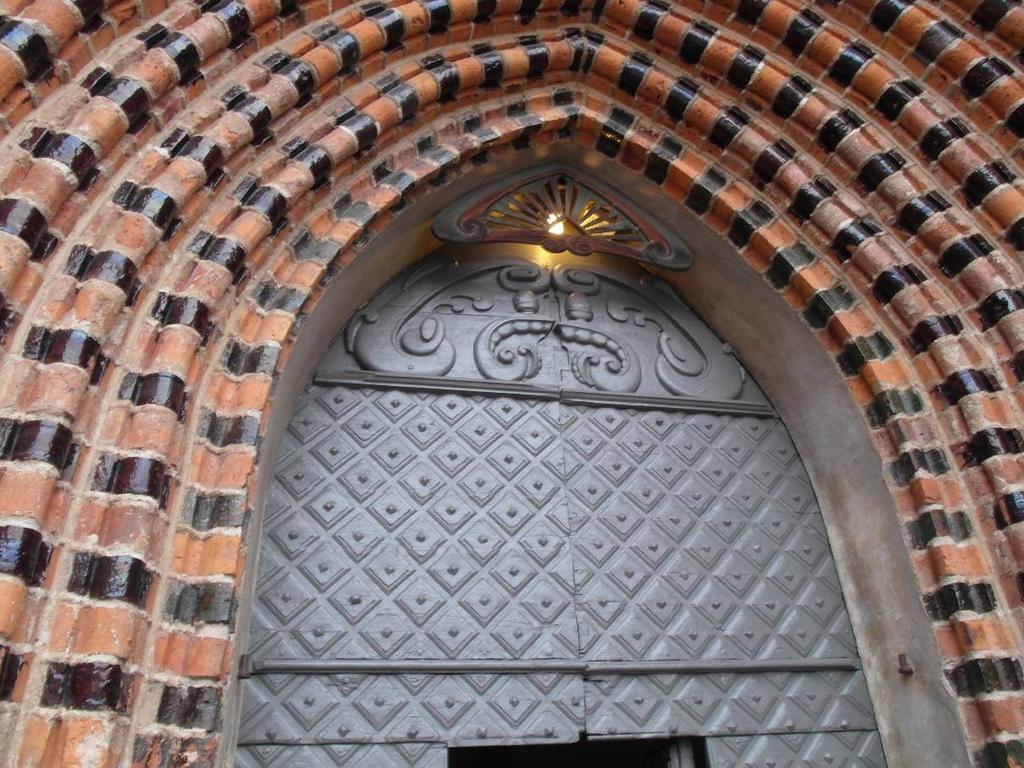 2016:205 ANTIKVARISK MEDVERKAN VÅRFRUKYRKAN I SKÄNNINGE MÅLNING AV VÄSTRA PORTEN