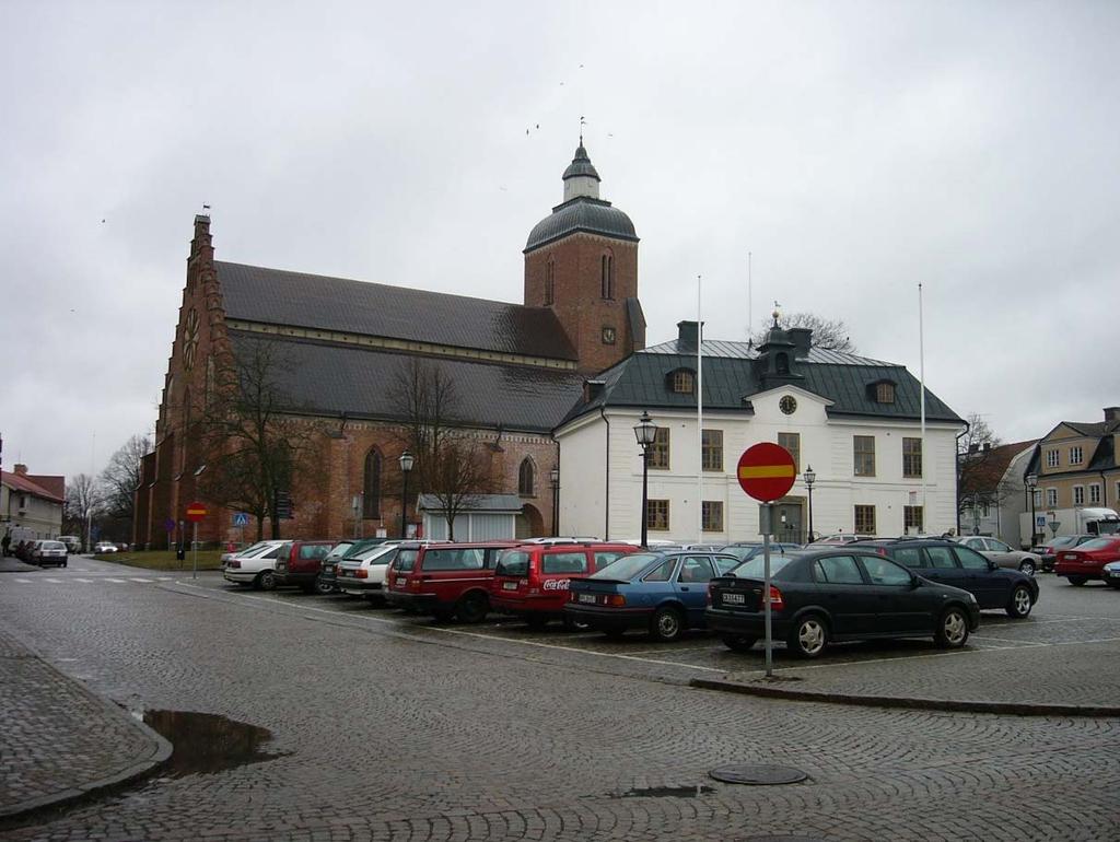 Bakgrund Basfakta om objektet Beskrivning och historik Vårfrukyrkan i Skänninge uppfördes av tegel i slutet av 1200-talet eller omkring år 1300 som en treskeppig hallkyrka med rakt kor i öster och