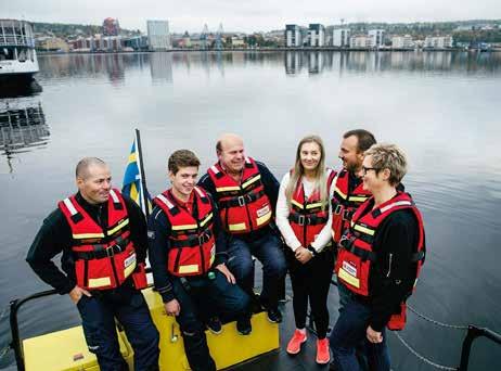 VÅRA UPPDRAG SJÖRÄDDNING VÅRA UPPDRAG SJÖRÄDDNING 1157 Mer Så många sjöräddningsuppdrag genomförde vi under 2017. om hur svensk sjöräddning fungerar läser du på sidan 5.