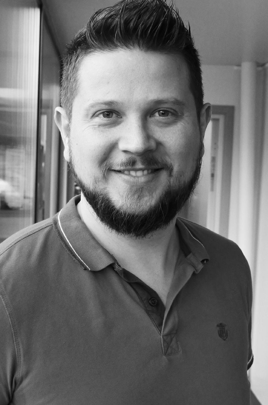 TOBIAS AXELL, studerar till socialpedagog Att våga söka är det bästa jag gjort LOUISE KÖHL, studerar till socialpedagog Tobias Axell, 35 år, har arbetat på boende för unga och äldre, och som