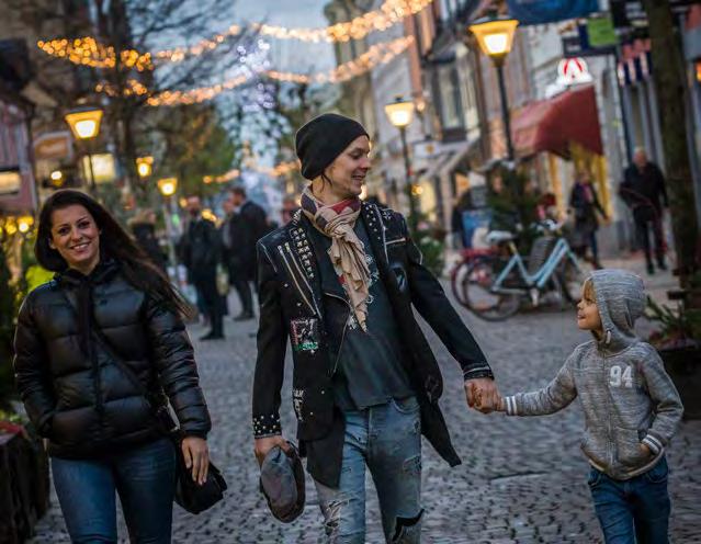 2. SHOPPING Shoppa loss i galleriorna eller strosa bland små mysiga butiker. Centrum Kristianstad har kommit att bli känd som en handelsstad, förmodligen tack vare det breda utbudet.