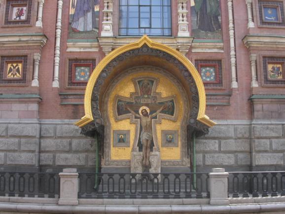 mittemot Uppståndelsekyrkan.