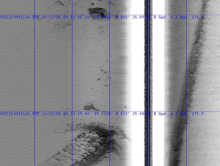 Det är cirka 21 meter långt och cirka 6 meter brett. Uppsticket är cirka 1 meter. Lämningen ligger cirka 40 meter från fartygslämning E och cirka 50 meter från fartygslämning C. Fig. 12.