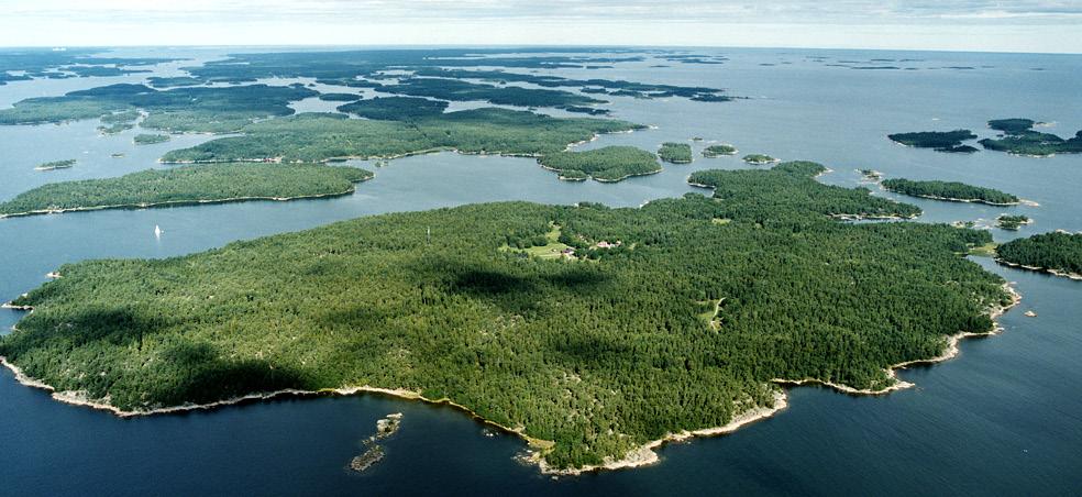 15 Karta över Vässarö Skogsgården Bygdegården Bergsgården Gutegården Väg mot Djuphamn Väg mot Fladan Vägen mot Båthuset & Bastu Enskedegården Alphyddorna Folke Matlådan Soprum Dass Dass Norra ängarna